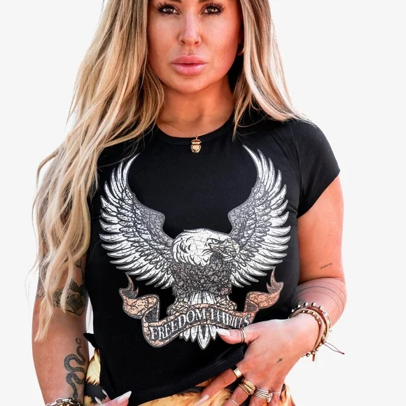 Pebee Forevee - FREEDOM THRILLS GRAPHIC BABY TEE - Size Small - Picture 5 of 6